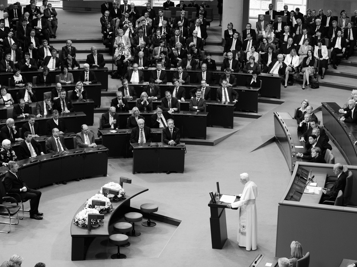 Benedikt Bundestag-sw.jpeg