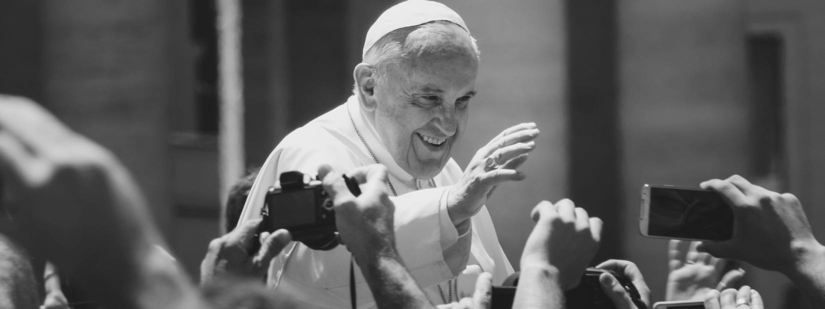 Papst Franziskus bei einer Segnung