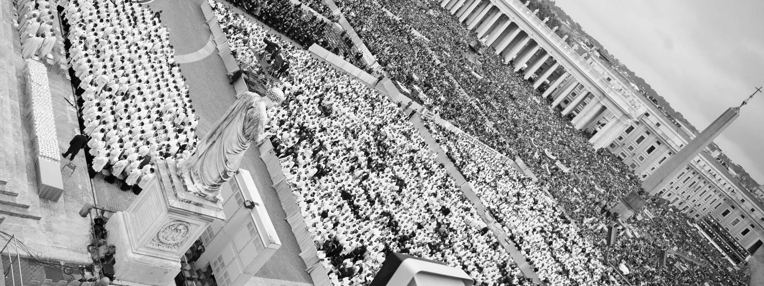 Massen auf dem Petersplatz